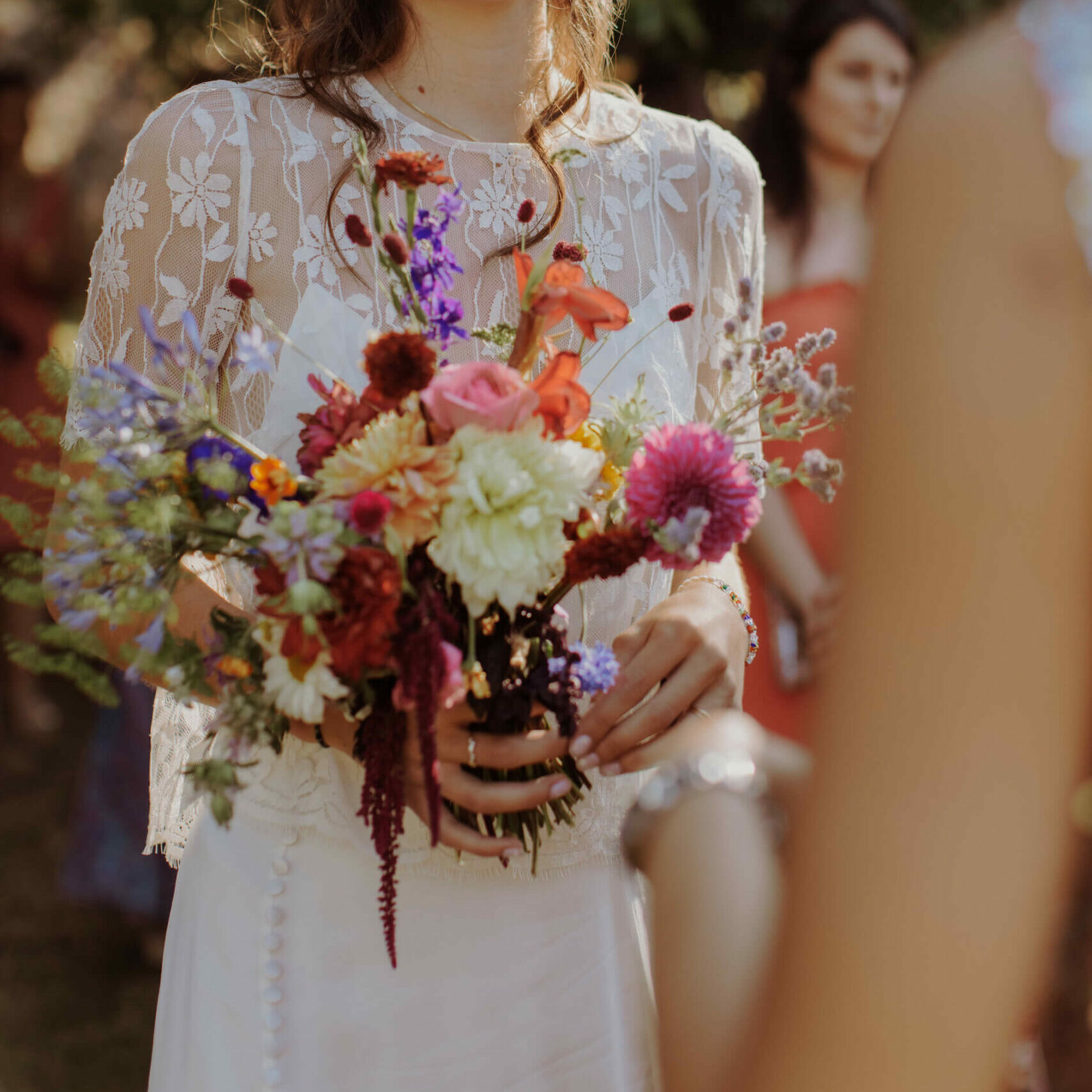 Votre mariage, Mariée, Pour un mariage, Mariés, Pour votre mariage, Salle de réception, Livraison de fleurs, Fleurir, Demoiselles, Lieu de réception, Décoration de mariage, Mariées, Demoiselles d honneur, Futurs mariés, Marié, Cérémonies, Décoration de table, Demoiselle, Table mariage,  Marier, Demoiselle d honneur, Convives, Mariage fleurs, Salle de mariage, Noces, Préparatifs, Jeunes mariés, Mariez, Notre mariage, Thème de mariage, Robe de mariée , Mariage romantique, Rose mariage, Bouquets de mariées, Lieu de la cérémonie, Cocktail , Réceptions, Réception de mariage, Table des mariés, Centre de table, Centres de tables, Orchidées, Bouquet de mariée, Boutonnière, Pétales, Fleurs de mariage, Centres de table, Couronnes, Bouquet de mariage, Boutonnières, Déco de table, Décoration de voiture, Déco de mariage, Cérémonie de mariage, Voiture des mariés, Autel, Bouquets de mariée, Cérémonie laïque, Buffets, Voiture mariage, Arche,  Chemin de table, Bancs, Fleur mariage, Centre de table mariage,  Guirlande, Décorations,  Vase, Décorer, Vases, Ruban, Décors, Rubans, Pots, Contenants, Bougies, Vase en verre, Arche, Céramique, Sublimer, Suspendre, Habiller, Piquer, Agrémenter, Fraîches, Fleuries, Originales, Champêtre, Vertes, Romantique, Fraîcheur, Fleuri , Pastel , Végétal , Séchées, Personnalisées, Ronds, Bohème, Originaux, Coloré, Décoratifs, Beau bouquet, Décoratif, Champêtres,