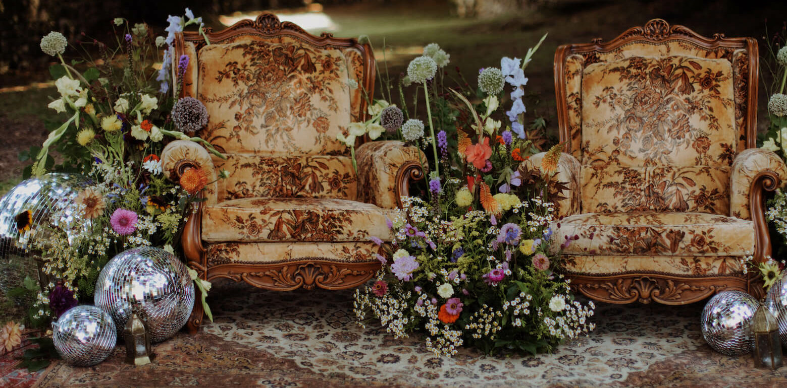 Votre mariage, Mariée, Pour un mariage, Mariés, Pour votre mariage, Salle de réception, Livraison de fleurs, Fleurir, Demoiselles, Lieu de réception, Décoration de mariage, Mariées, Demoiselles d honneur, Futurs mariés, Marié, Cérémonies, Décoration de table, Demoiselle, Table mariage,  Marier, Demoiselle d honneur, Convives, Mariage fleurs, Salle de mariage, Noces, Préparatifs, Jeunes mariés, Mariez, Notre mariage, Thème de mariage, Robe de mariée , Mariage romantique, Rose mariage, Bouquets de mariées, Lieu de la cérémonie, Cocktail , Réceptions, Réception de mariage, Table des mariés, Centre de table, Centres de tables, Orchidées, Bouquet de mariée, Boutonnière, Pétales, Fleurs de mariage, Centres de table, Couronnes, Bouquet de mariage, Boutonnières, Déco de table, Décoration de voiture, Déco de mariage, Cérémonie de mariage, Voiture des mariés, Autel, Bouquets de mariée, Cérémonie laïque, Buffets, Voiture mariage, Arche,  Chemin de table, Bancs, Fleur mariage, Centre de table mariage,  Guirlande, Décorations,  Vase, Décorer, Vases, Ruban, Décors, Rubans, Pots, Contenants, Bougies, Vase en verre, Arche, Céramique, Sublimer, Suspendre, Habiller, Piquer, Agrémenter, Fraîches, Fleuries, Originales, Champêtre, Vertes, Romantique, Fraîcheur, Fleuri , Pastel , Végétal , Séchées, Personnalisées, Ronds, Bohème, Originaux, Coloré, Décoratifs, Beau bouquet, Décoratif, Champêtres,