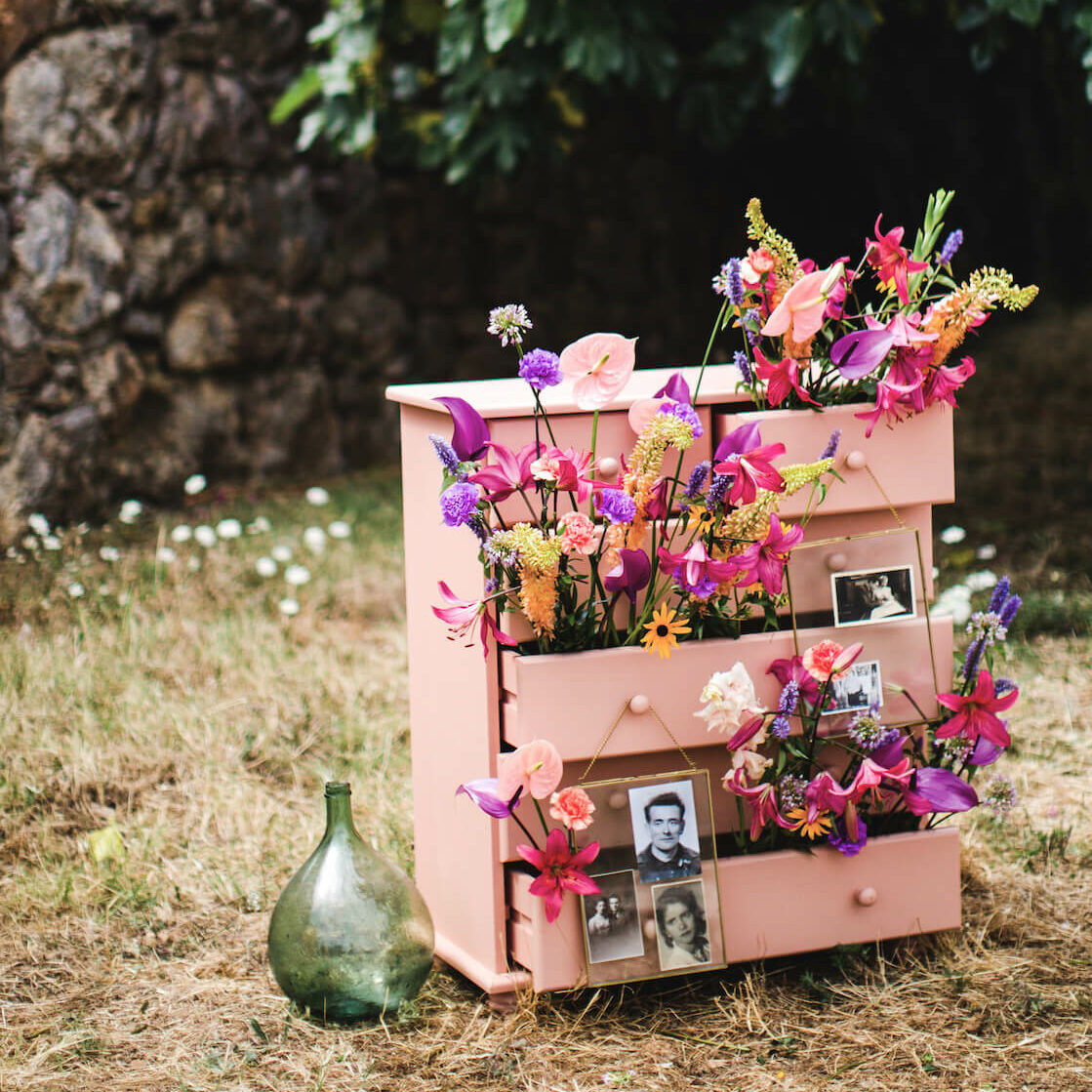 Votre mariage, Mariée, Pour un mariage, Mariés, Pour votre mariage, Salle de réception, Livraison de fleurs, Fleurir, Demoiselles, Lieu de réception, Décoration de mariage, Mariées, Demoiselles d honneur, Futurs mariés, Marié, Cérémonies, Décoration de table, Demoiselle, Table mariage,  Marier, Demoiselle d honneur, Convives, Mariage fleurs, Salle de mariage, Noces, Préparatifs, Jeunes mariés, Mariez, Notre mariage, Thème de mariage, Robe de mariée , Mariage romantique, Rose mariage, Bouquets de mariées, Lieu de la cérémonie, Cocktail , Réceptions, Réception de mariage, Table des mariés, Centre de table, Centres de tables, Orchidées, Bouquet de mariée, Boutonnière, Pétales, Fleurs de mariage, Centres de table, Couronnes, Bouquet de mariage, Boutonnières, Déco de table, Décoration de voiture, Déco de mariage, Cérémonie de mariage, Voiture des mariés, Autel, Bouquets de mariée, Cérémonie laïque, Buffets, Voiture mariage, Arche,  Chemin de table, Bancs, Fleur mariage, Centre de table mariage,  Guirlande, Décorations,  Vase, Décorer, Vases, Ruban, Décors, Rubans, Pots, Contenants, Bougies, Vase en verre, Arche, Céramique, Sublimer, Suspendre, Habiller, Piquer, Agrémenter, Fraîches, Fleuries, Originales, Champêtre, Vertes, Romantique, Fraîcheur, Fleuri , Pastel , Végétal , Séchées, Personnalisées, Ronds, Bohème, Originaux, Coloré, Décoratifs, Beau bouquet, Décoratif, Champêtres,